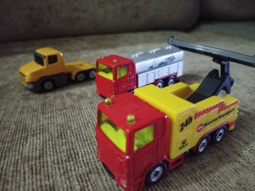 Siku trucks breakdown - siku,
